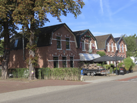 902627 Gezicht op de voorgevels van de panden Stationsstraat 51 (links)-lager te Vleuten (gemeente Utrecht).
